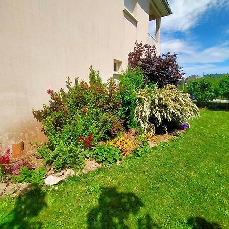 Acaba D'Entrar Bed & Breakfast Le Caylar Exterior foto